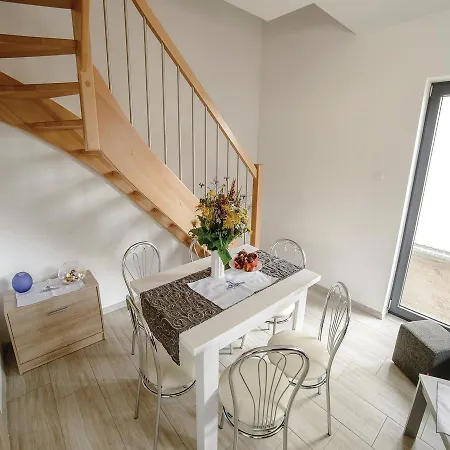 Three-bedroom Holiday In * Debki